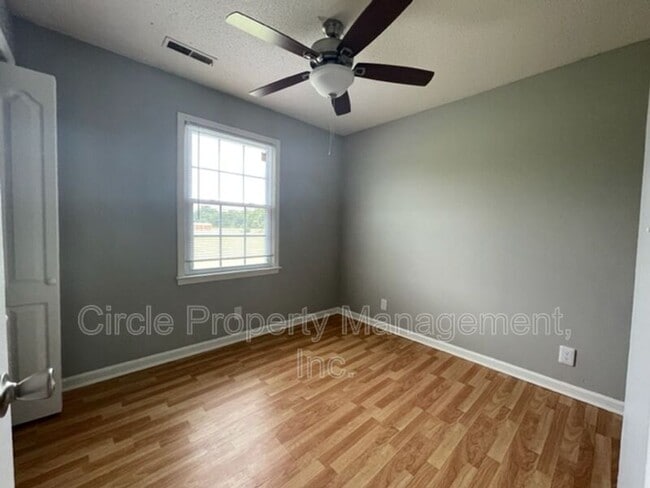 Building Photo - 111 Claybill Dr