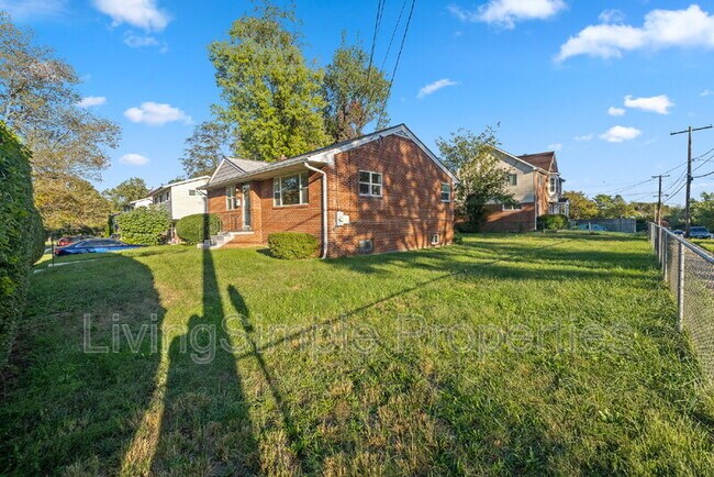 Building Photo - 422 Eisner St