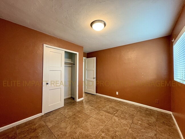 Building Photo - 5621 E Lester St