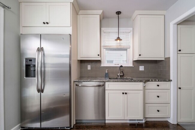 Building Photo - 537 Bird Ave