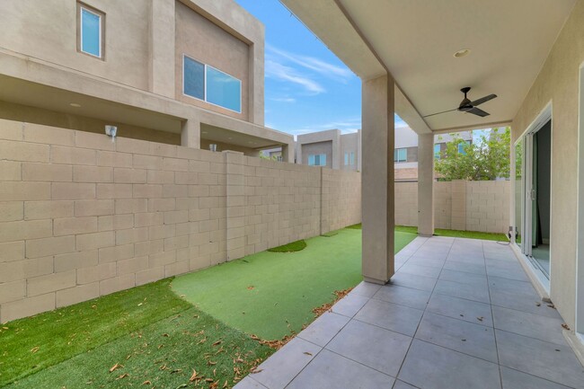 Building Photo - 6940 E Lyra Dr