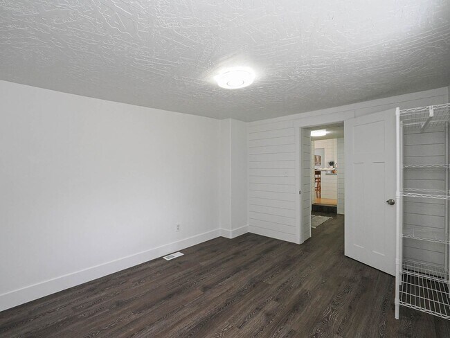 Building Photo - NEWLY REMODELED HISTORIC HOME IN DOWNTOWN PLEASANT GROVE!