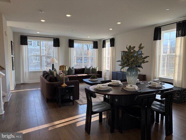 Building Photo - 137 ADA Hightower Ave