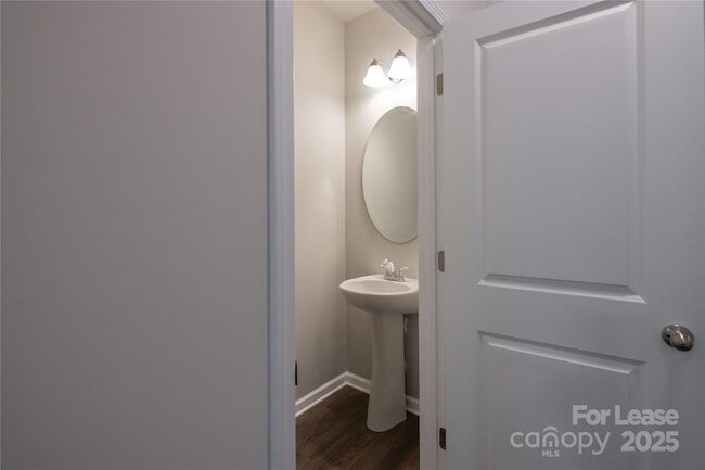 Building Photo - 200 S Bell Ave