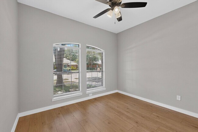 Building Photo - Beautifully Renovated Home In Carrollton Ready For Move-in