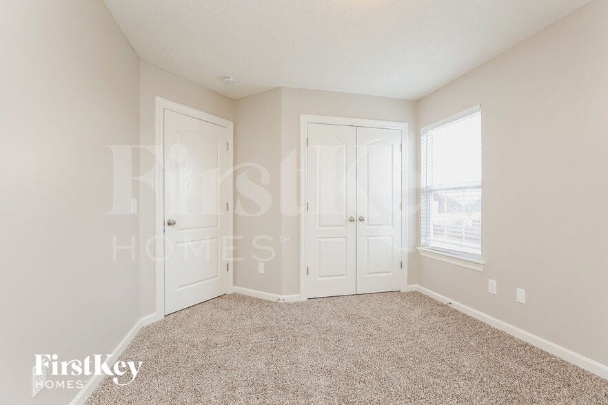 Building Photo - 837 Manderlay Way