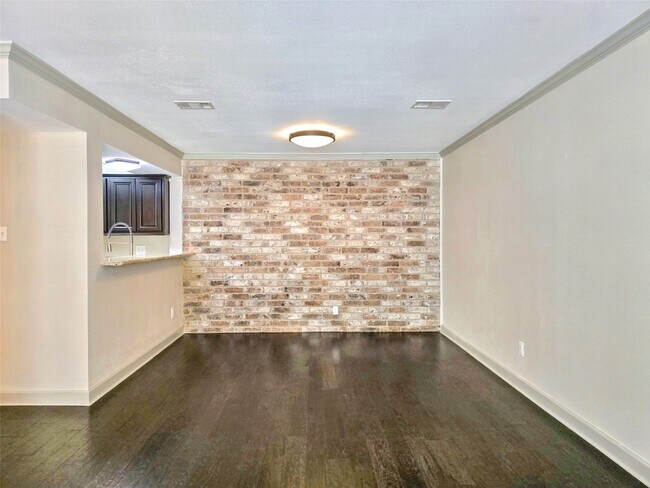 Building Photo - 933 Wax Myrtle Ln