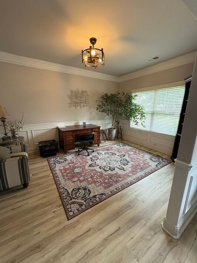 Building Photo - 4 Bedroom 4 Bath Furnished Home in Simpson...