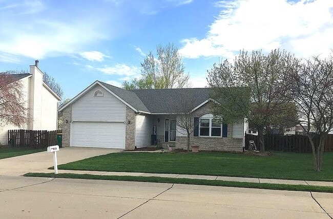 Primary Photo - 335 Moultrie Ln