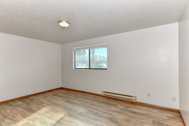 Building Photo - 2 Bedroom 1.5 Bathroom 4 plex