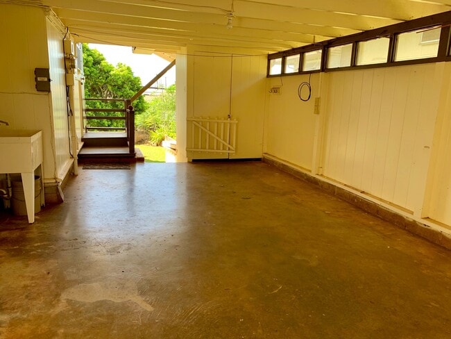 Building Photo - Charming Singe Family Home 3/1/2 with Spacious & Fenced Yard