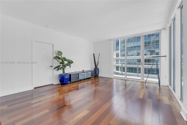 Building Photo - 1155 Brickell Bay Dr