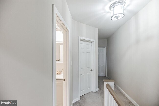 Building Photo - 5454 W Berks St