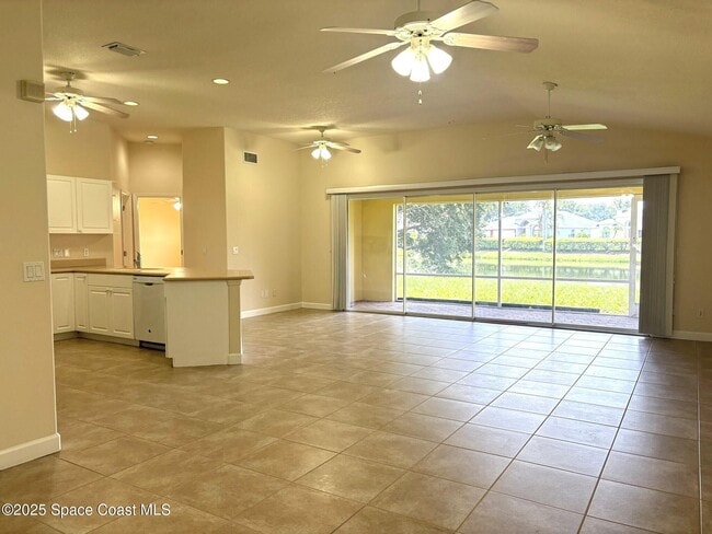 Building Photo - 791 Sunset Lakes Dr