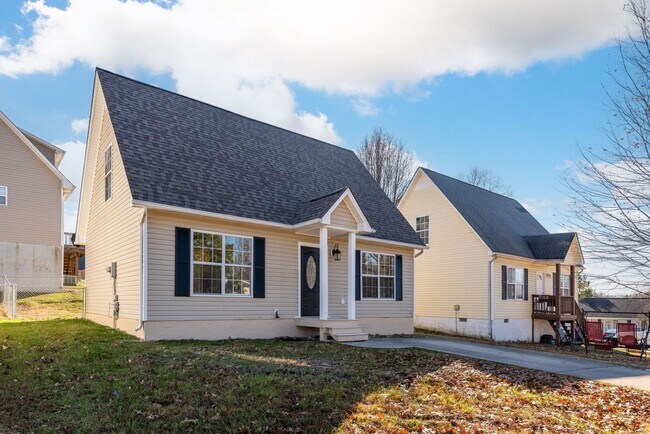 Building Photo - 1565 Petty St