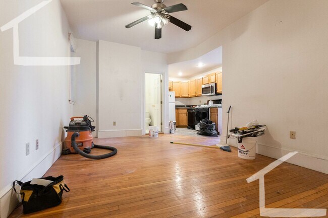 Building Photo - Great deal! 3-bed, 1 Bath in Allston on The B Line; Heat/HW Incl!
