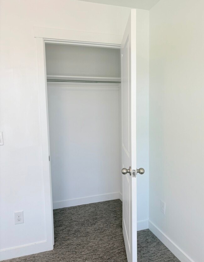 Building Photo - 3587 Grassland Dr