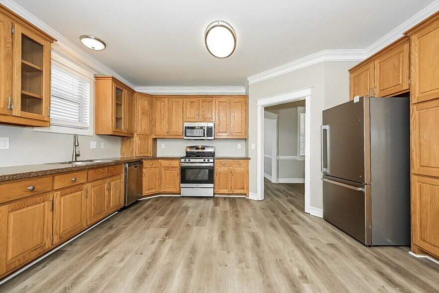 Building Photo - 120 Memory Ln