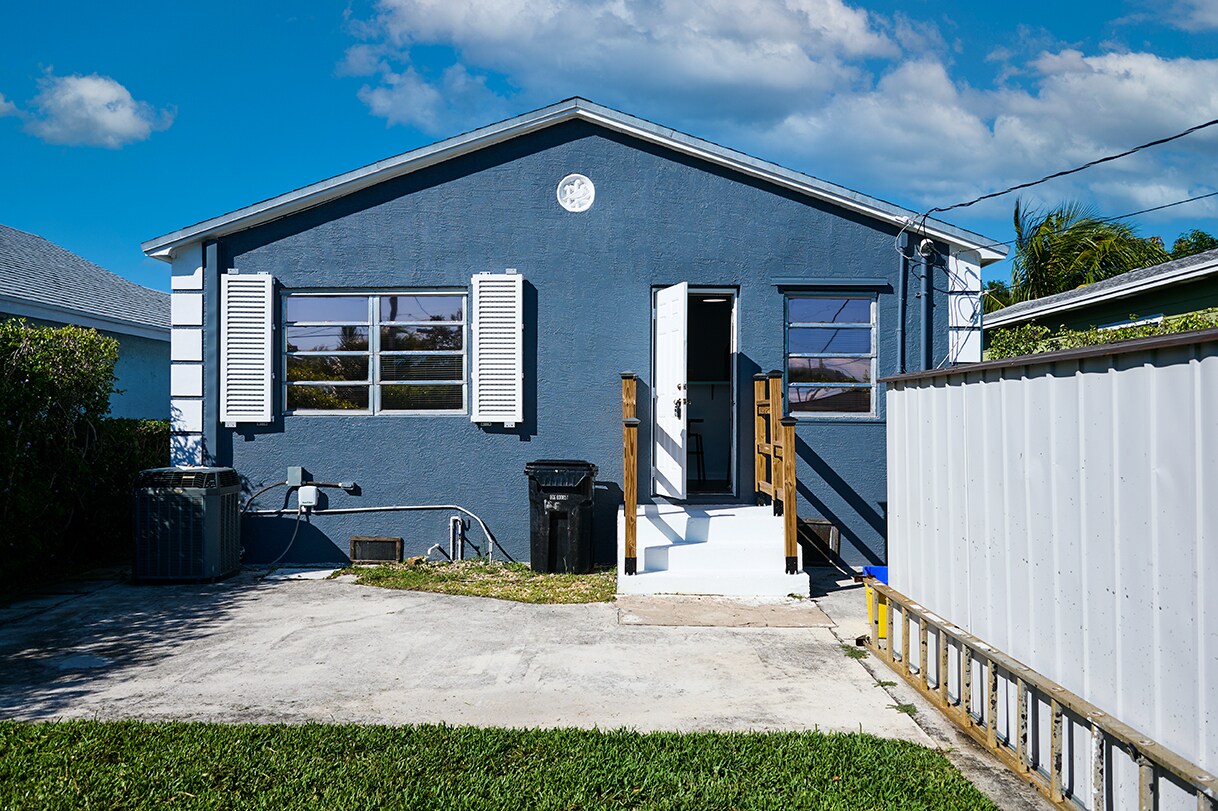 Kitchen door - easy access to BBQ'ing! - 126 S E St