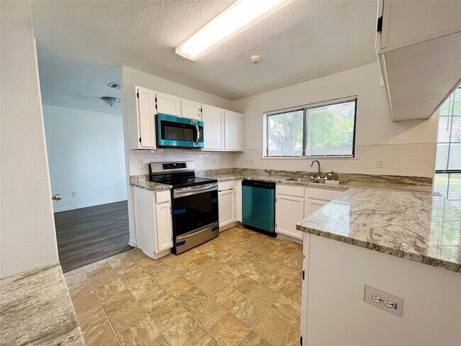 Building Photo - 616 Valley Spring Dr