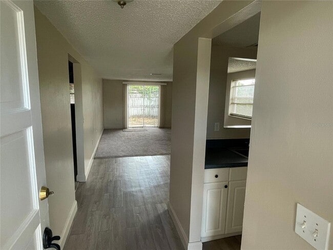 Building Photo - 4128-4126 Shoreline Dr