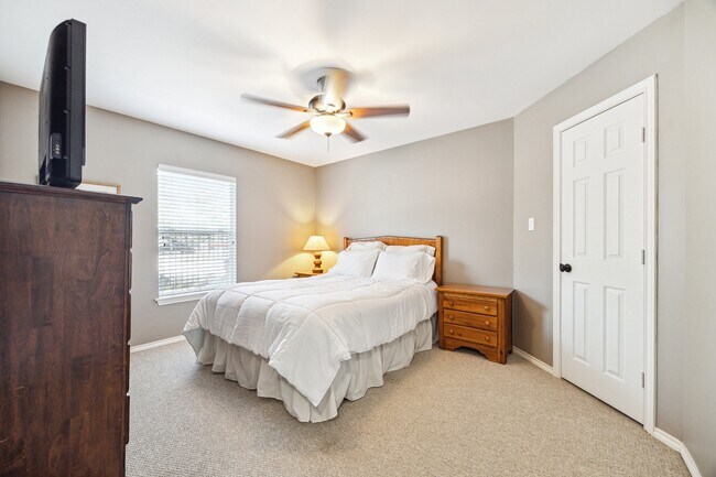 Building Photo - 1138 W 25th St