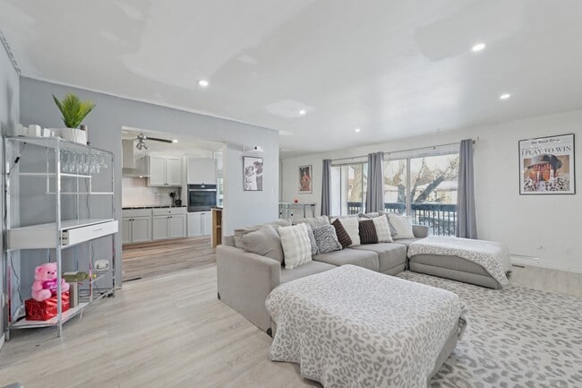 Building Photo - 827 194th St