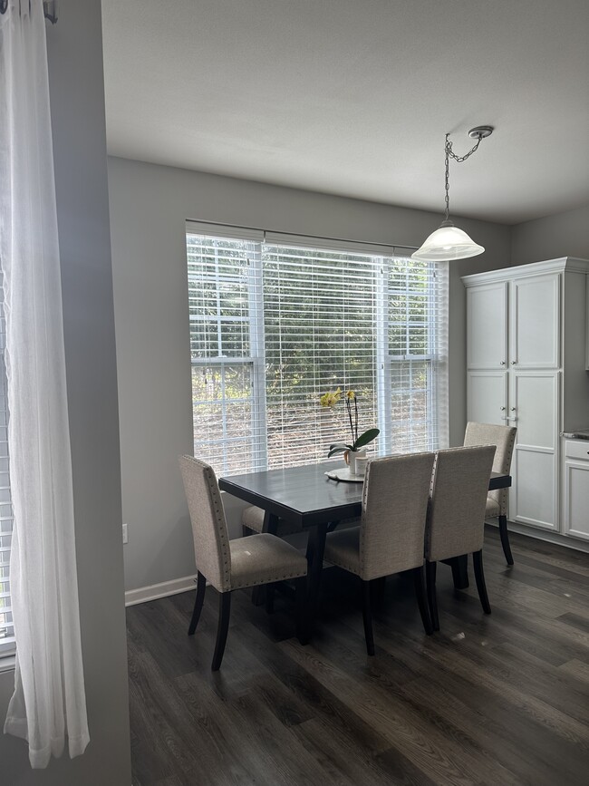 Kitchen/dining room - 9185 W Elm Ct