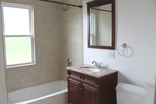 Building Photo - 6 Pleasant St