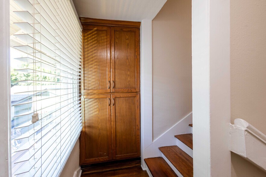 Building Photo - 4210 Halldale Ave