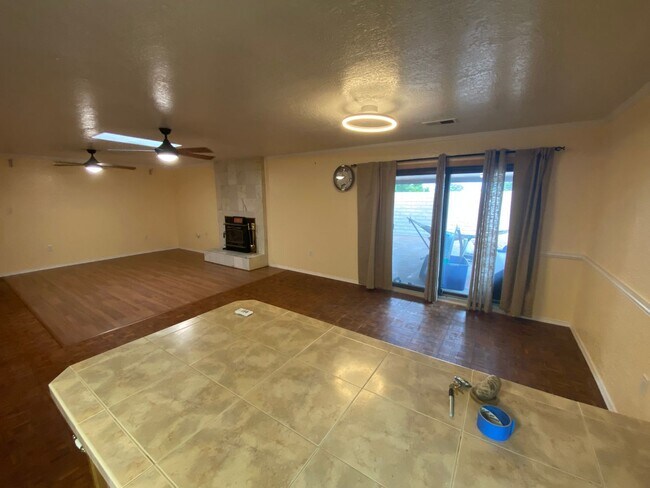 Building Photo - Beautiful 3 Bedroom Home in NE Albuquerque