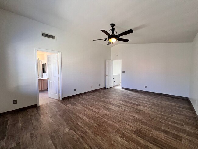 Building Photo - Ahwatukee Charmer!