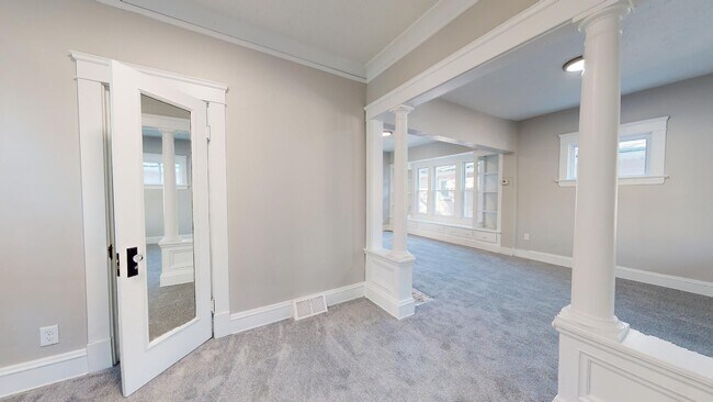 Building Photo - 3915 Hyde Ave