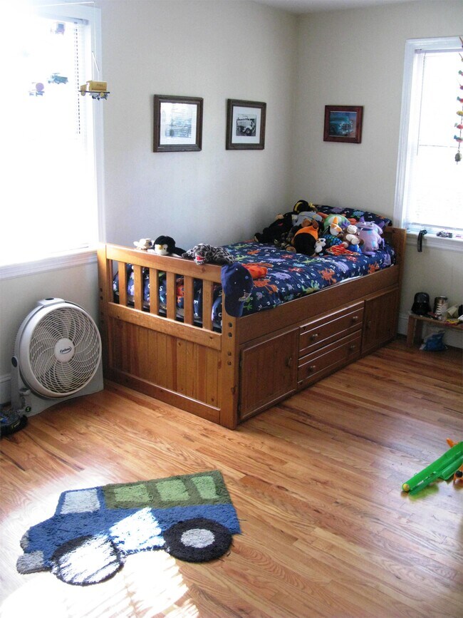 Building Photo - 410 Pineneedle Rd