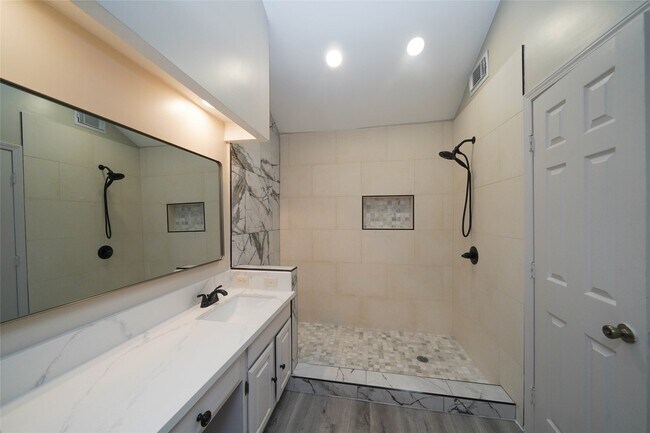 Building Photo - 5407 Oakhaven Ln