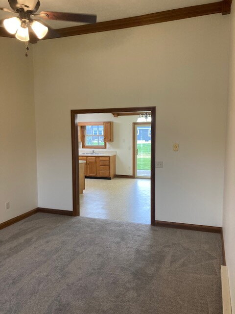 Building Photo - 2 Bedroom with Garage.