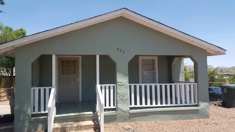 Building Photo - 803 E Hill Ave