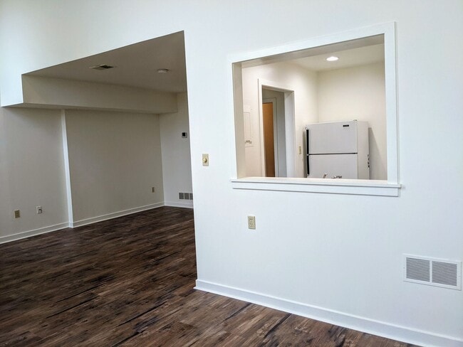 Building Photo - Spacious 2 Bedroom Apartment in Emmaus!