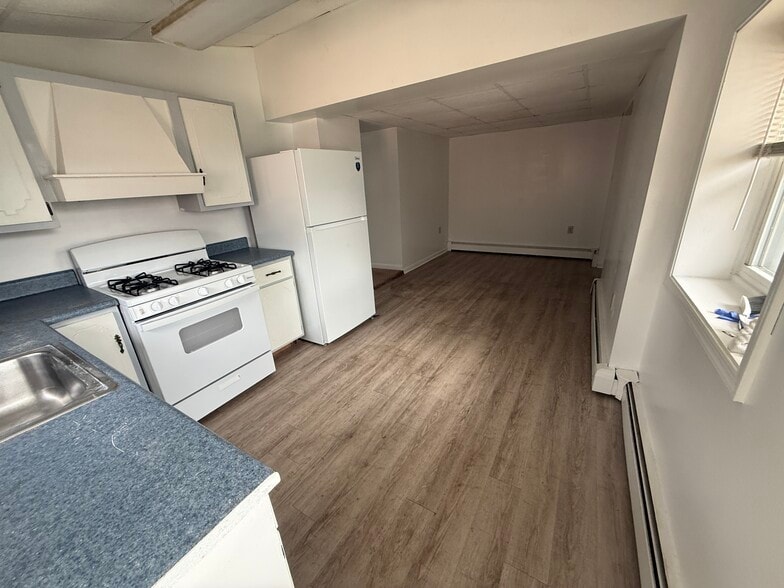 Building Photo - 1415 Diamond Ave