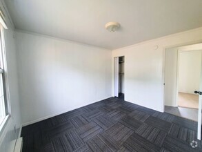 Building Photo - quaint home close to post