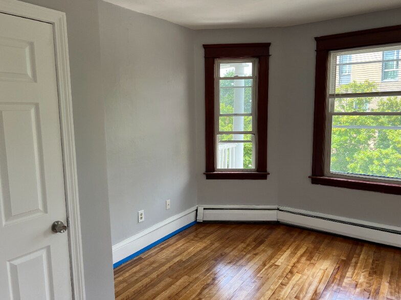 Building Photo - 33 Beaver St
