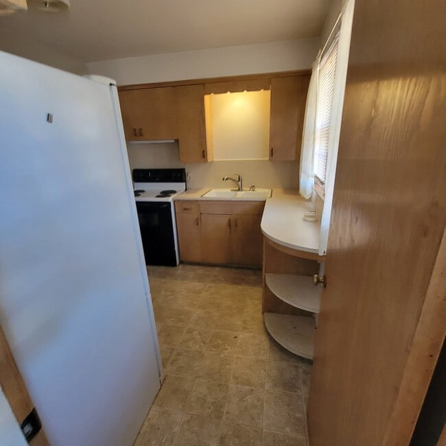 Building Photo - 20 W 25th Ave