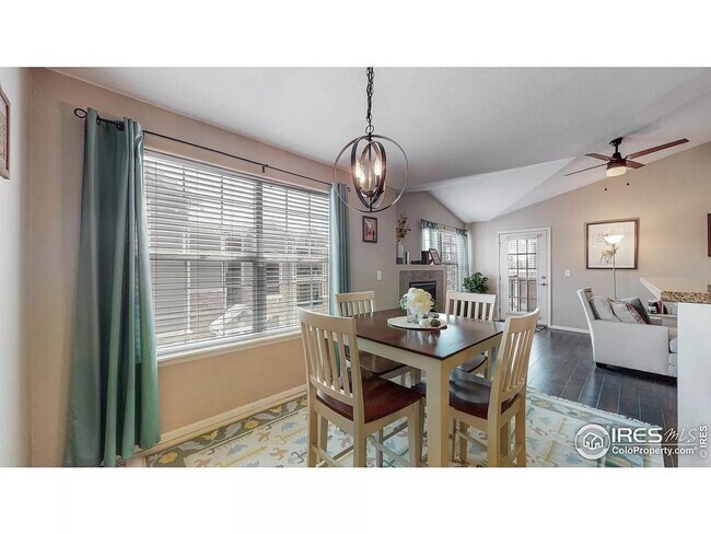 Building Photo - 2 Bed 2 Bath With Mountain views