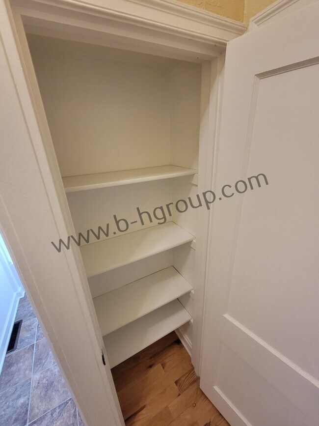 Building Photo - 5714 7th Ave