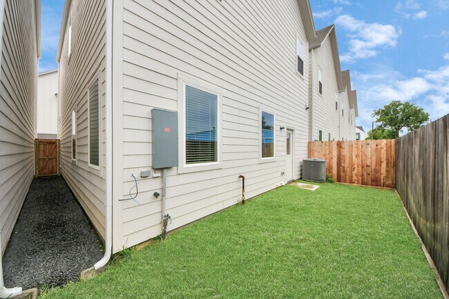 Building Photo - 5242 Texas St