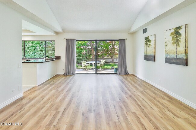 Building Photo - 4082 Avenida Verano