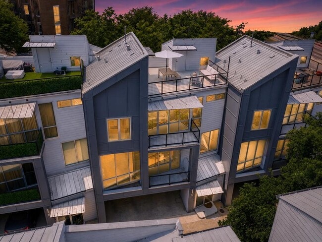 Building Photo - 1500 Summit St
