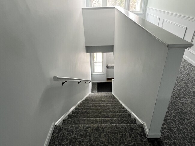 Building Photo - 690 S Porter St