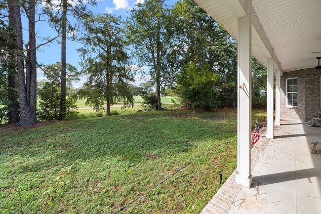 Building Photo - 632 Magnolia Cir