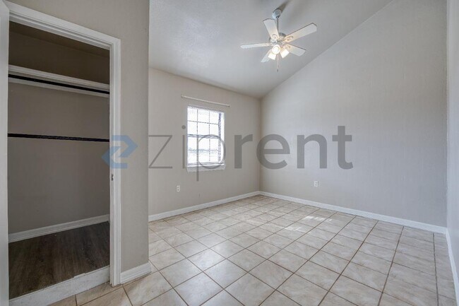 Building Photo - 815 E Sugarcane Dr